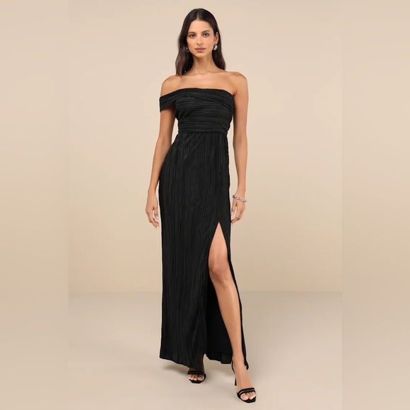 Lulus Dresses & Skirts - Lulus Poised Performance Black Plisse One-Shoulder Maxi Dress
